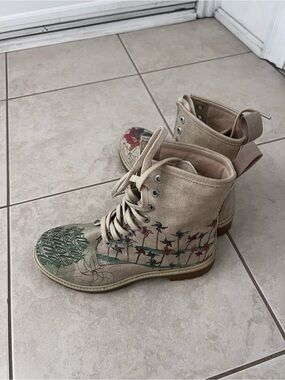 DOGO Beige Lace-Up Ankle Boots with Colorful Pinwheel Design
